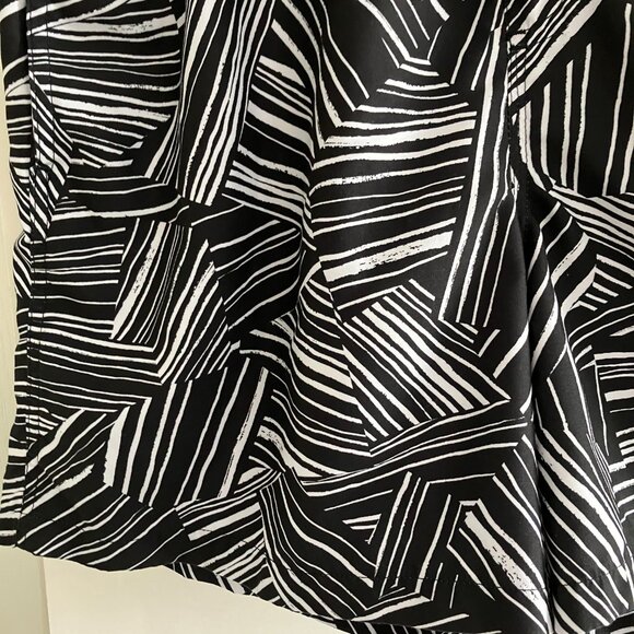 Quicksilver Mens Beach Volley Shorts Size Large 3 Pockets Retro Geometric Style. - Picture 3 of 13